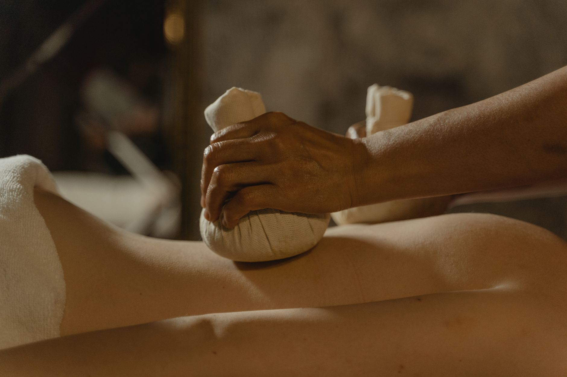 Njavara Kizhi Herbal Potli Massage